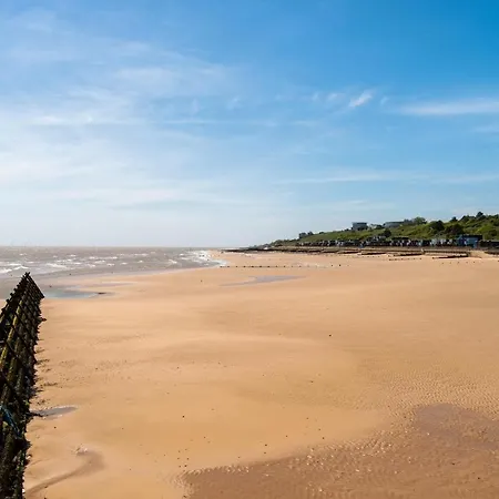 Superb 8 Berth Caravan At St Osyth Beach Holiday Park, Essex Ref 28010Mv Clacton-on-Sea Exterior photo