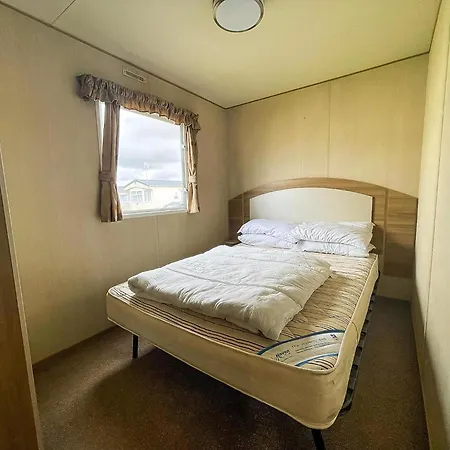 Superb 8 Berth Caravan At St Osyth Beach Holiday Park, Essex Ref 28010Mv Clacton-on-Sea Exterior photo