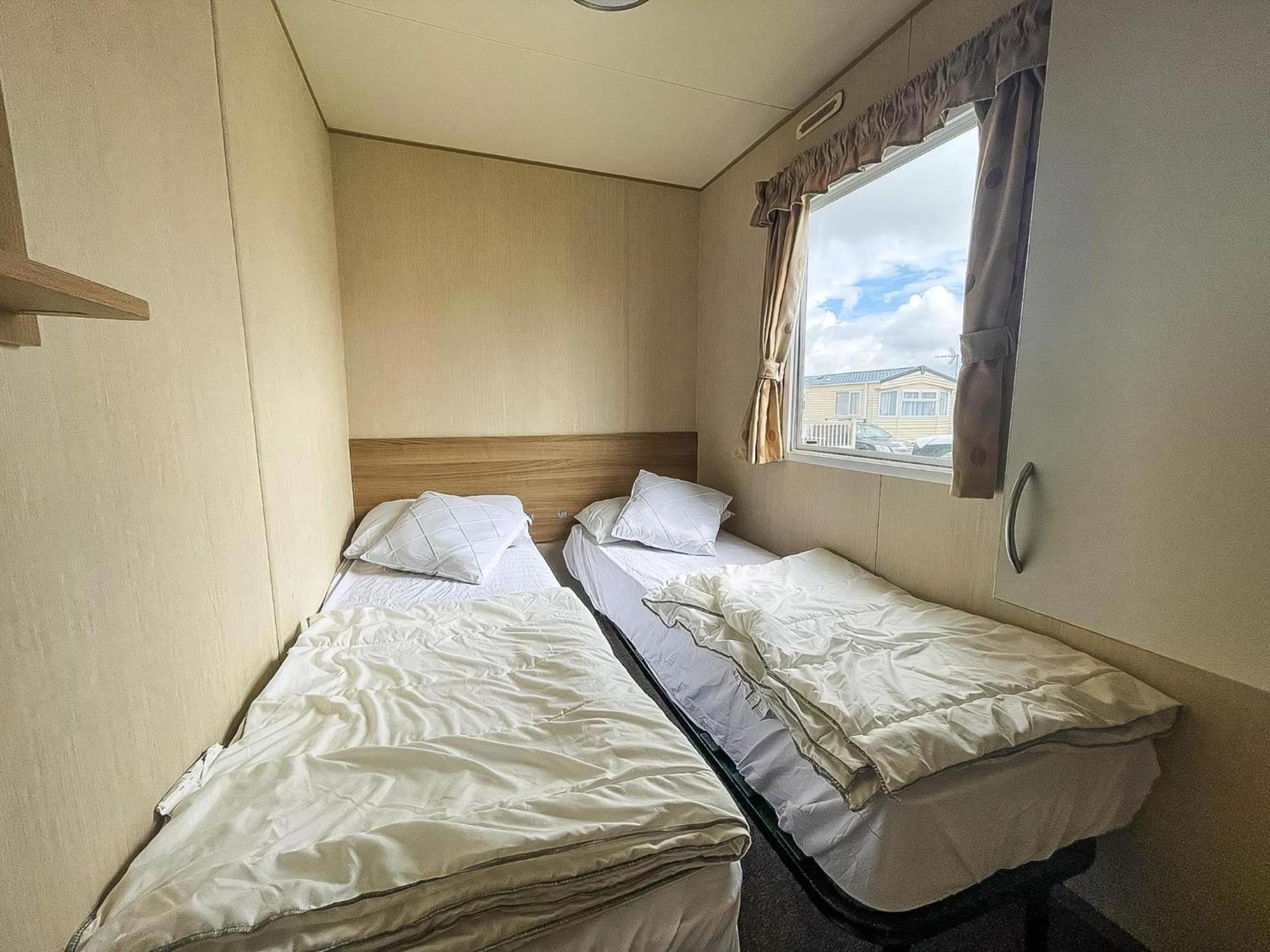 Superb 8 Berth Caravan At St Osyth Park, Essex Ref 28010mv Campsite