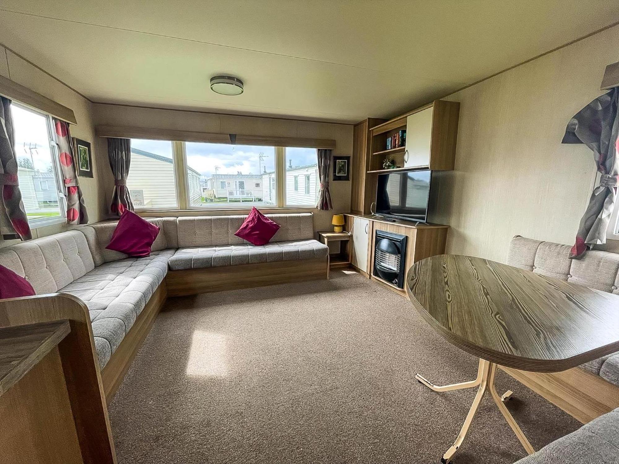 Campsite Superb 8 Berth Caravan At St Osyth Park, Essex Ref 28010mv *